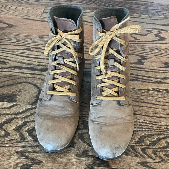 Chaco lace-up boots - Picture 5 of 7